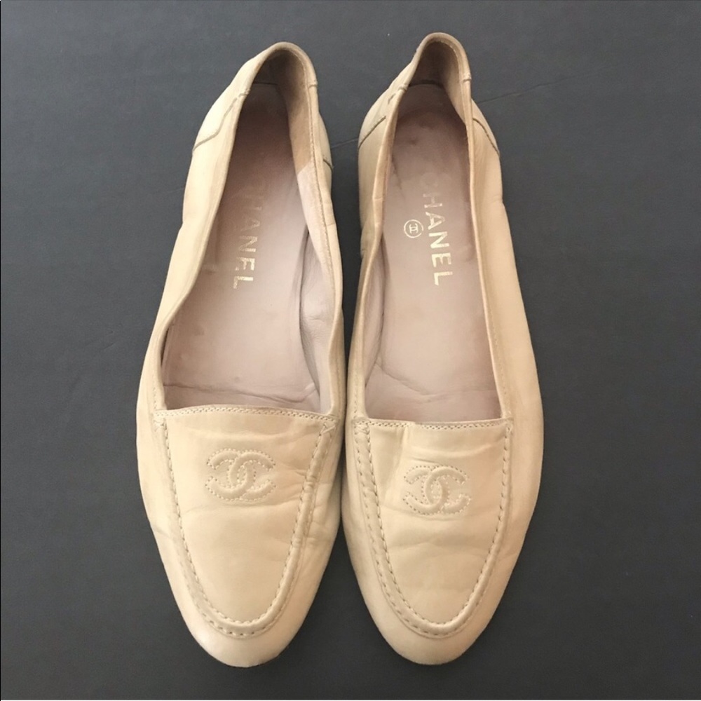 CHANEL Tan Leather CC Logo Slip-On Loafers